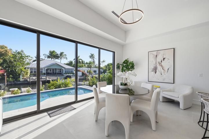 Building Photo - 1308 Avocado Isle