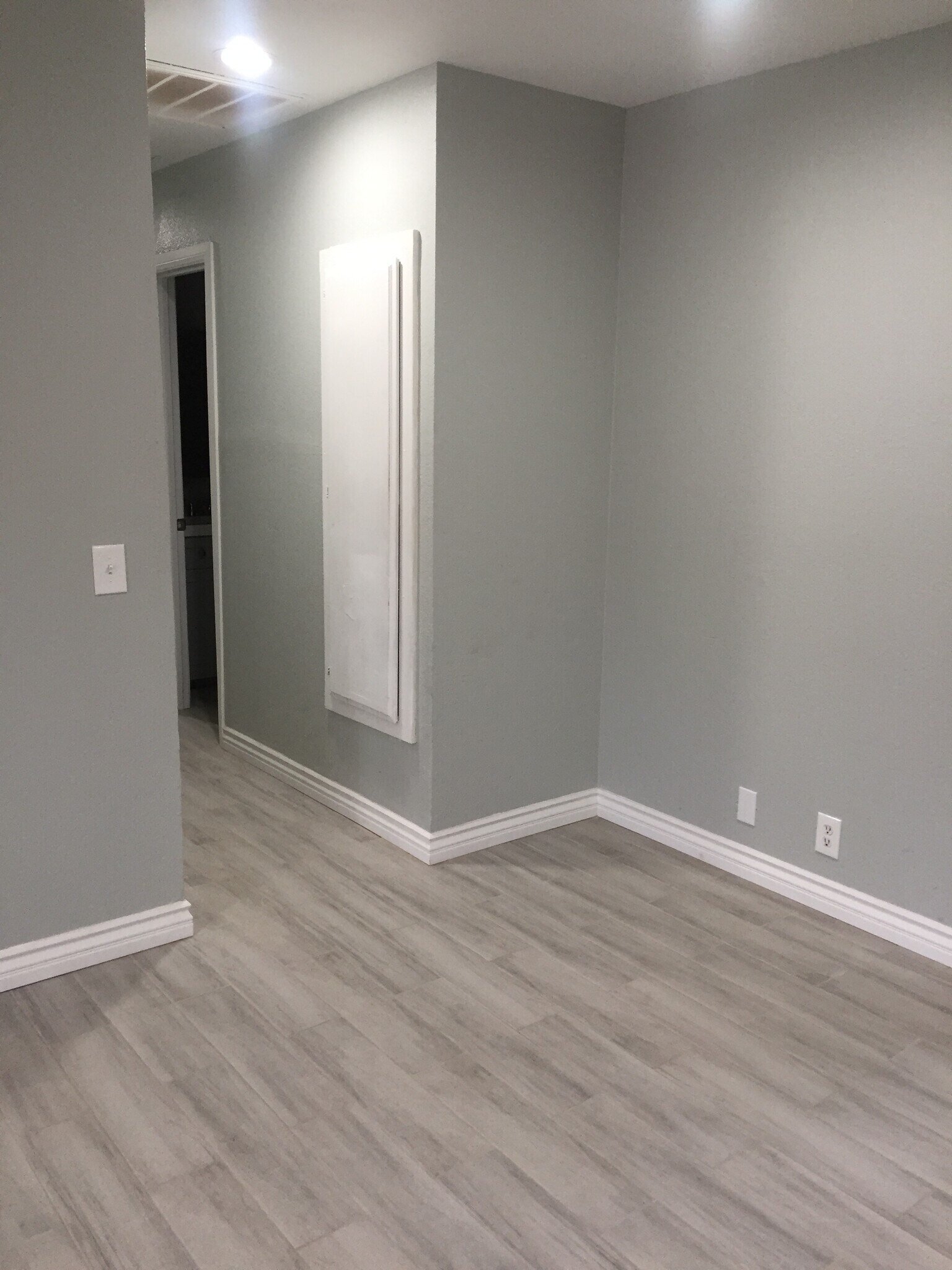 Building Photo - 16588 Vine St