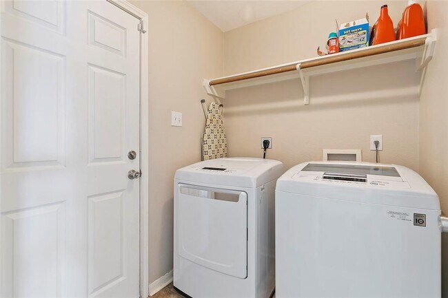 Building Photo - 7123 Sunrise Hill Ln