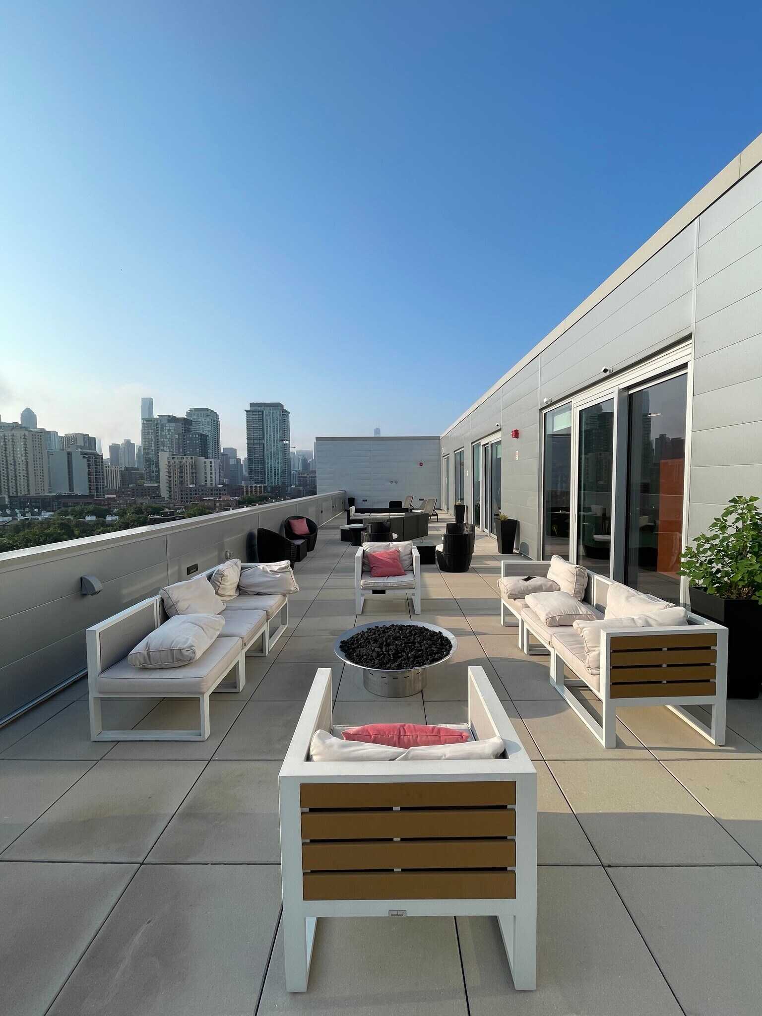 Building Photo - 334 W Schiller St