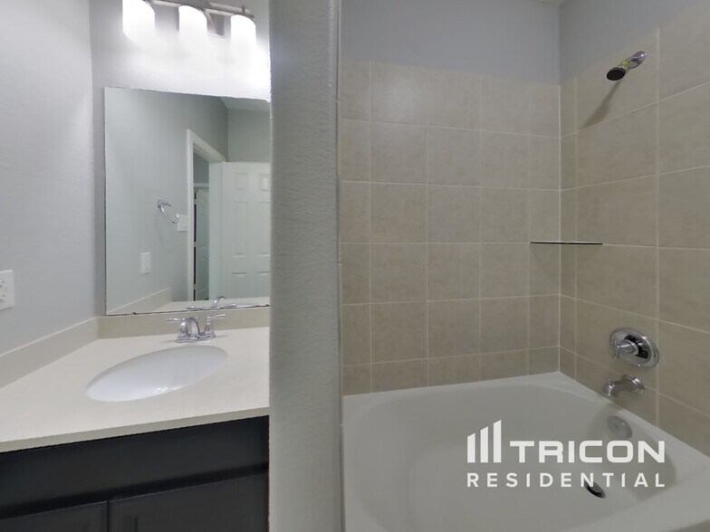 Building Photo - 9626 Stratton Ridge Dr