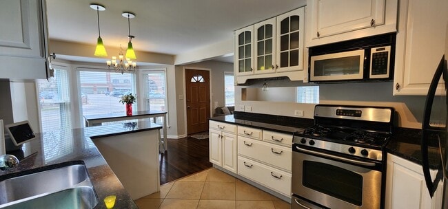 Building Photo - 1831 S Cumberland Ave