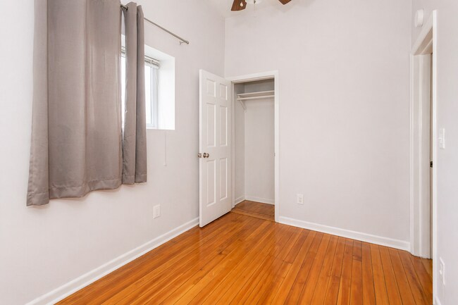 Building Photo - 2204 N Clybourn Ave