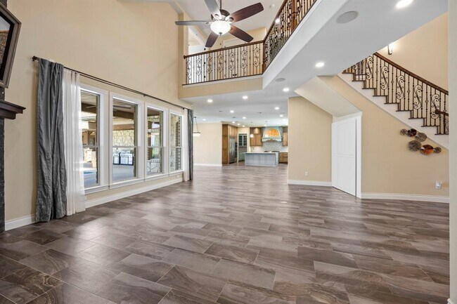Building Photo - 2624 University Club Dr