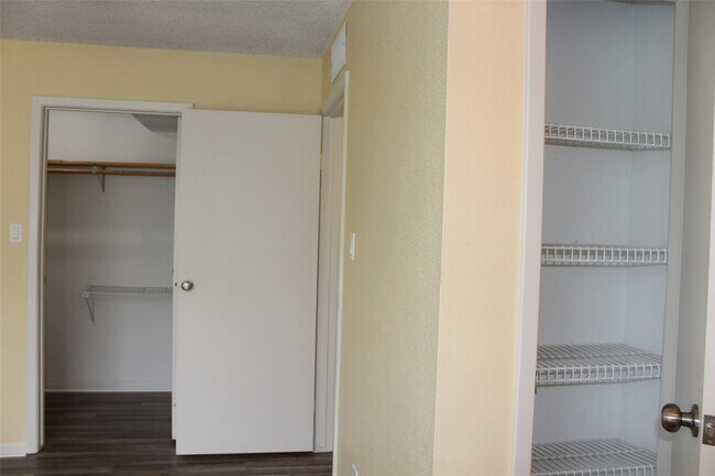 Building Photo - 3919 Fairmont Pkwy