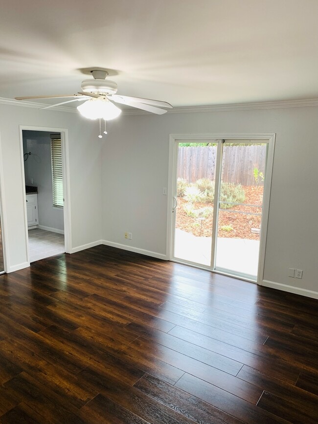 Building Photo - 920 Linwood St