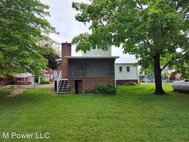 Building Photo - 2 br, 1.5 bath House - 390 College St.