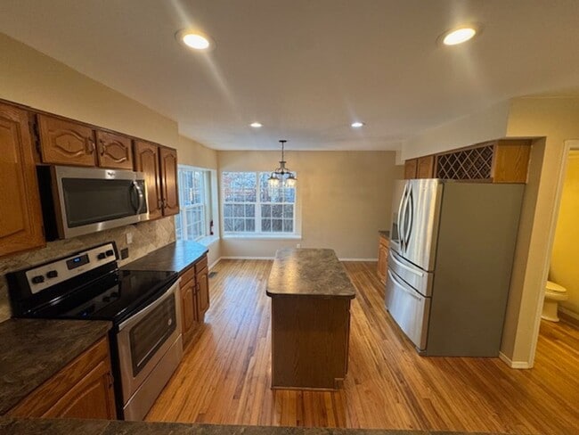 Building Photo - ELEGANT 5BD in WOODLAND HILLS/D20 - Security Deposit Waiver Available