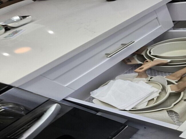 Building Photo - 2909 Middle River Dr