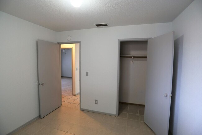 Building Photo - Great home on a cul de sac