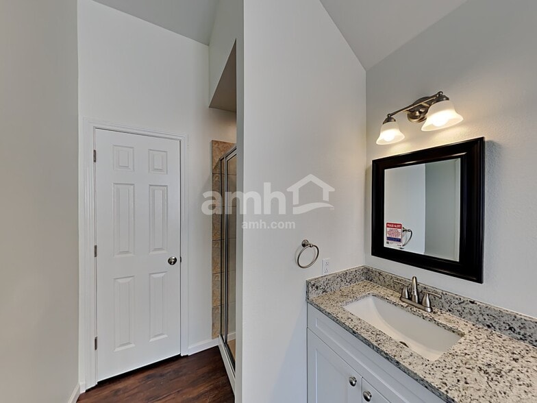 Building Photo - 24827 Crescent Run