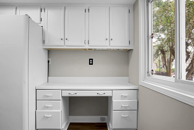 Building Photo - Spacious, Newly Renovated Villa Overlookin...