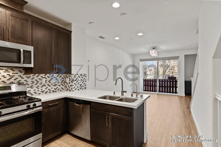 Building Photo - 5533 Great Oaks Pky