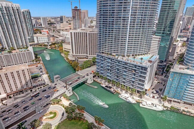 Building Photo - 475 Brickell Ave