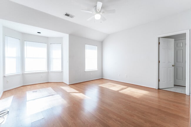 Building Photo - 5700 SE 87th St