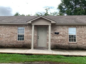 Building Photo - "Charming 2-Bedroom Gem with Granite Touches in Jonesboro!"