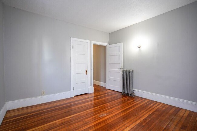 Building Photo - 824 Sumner Ave