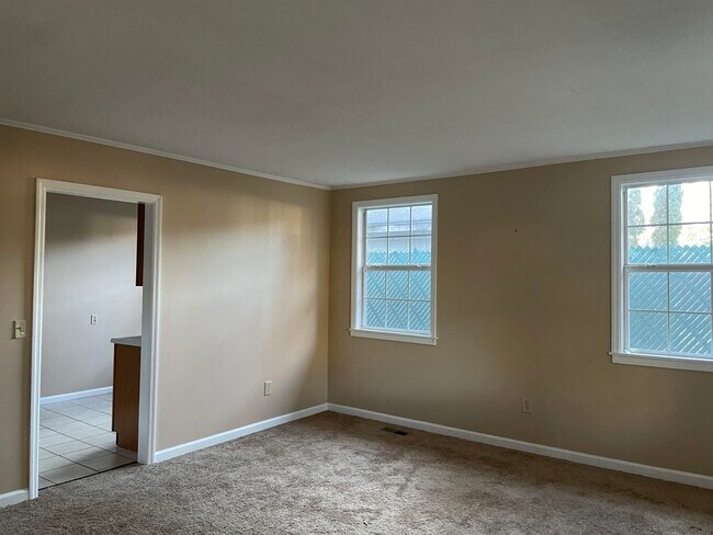 Building Photo - 847 Westover Dr