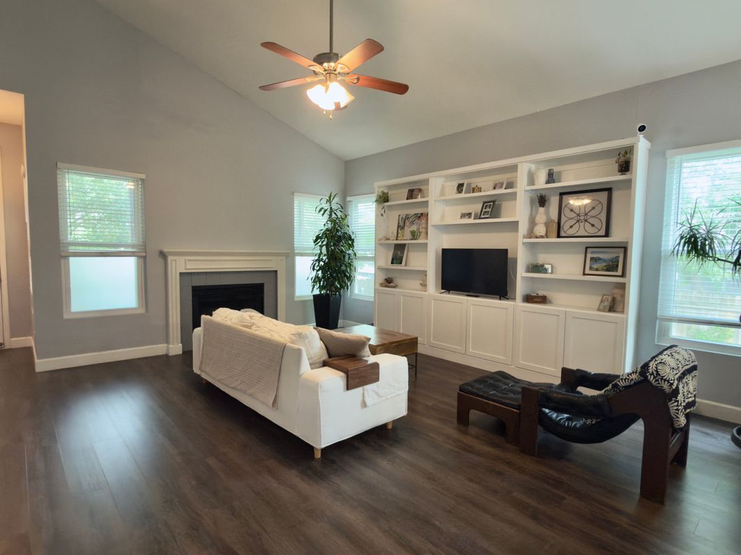 Building Photo - 2205 Tanglevine Dr