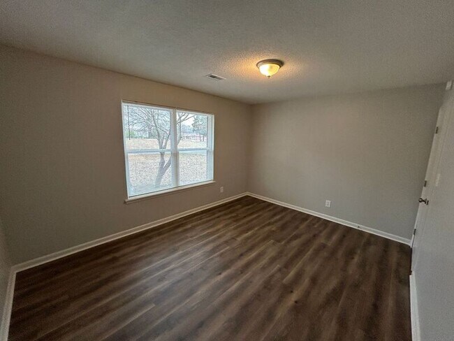 Building Photo - 2026 Woodmead St SW