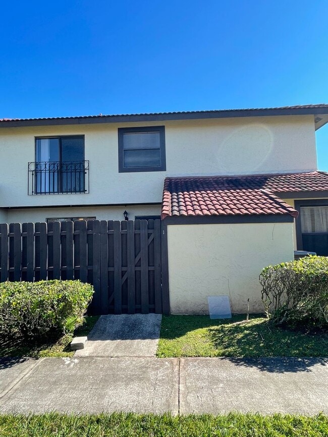 Building Photo - Spanish-Style 3 Bedroom, 2.5 Bath Mediterr...