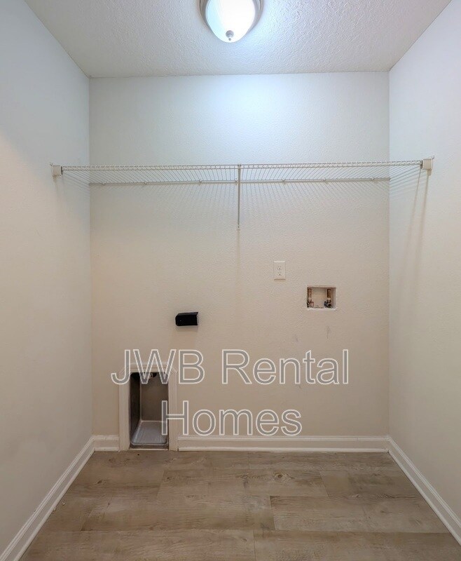 Building Photo - 7824 Playschool Ln