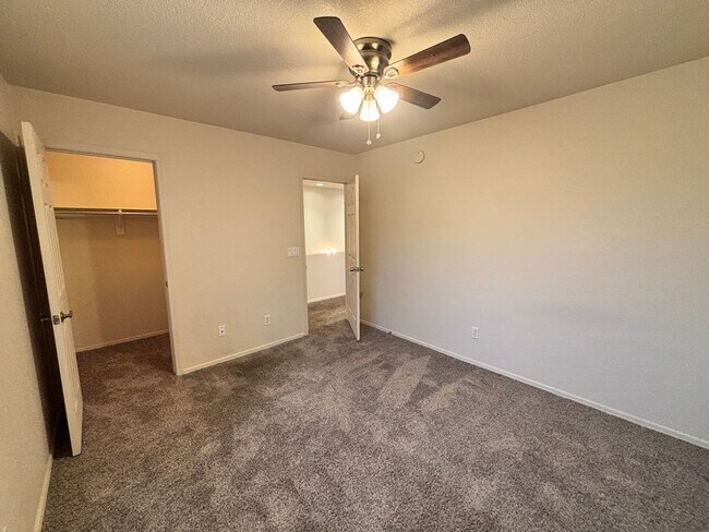 Building Photo - 1051 W Sea Lion Dr