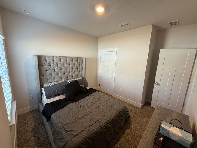 Building Photo - Pensacola - Kaheeley Ridge - 4 bedroom, 3 bathroom