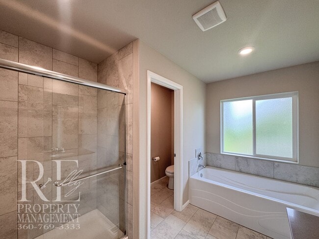 Building Photo - Warm & Inviting 4-Bedroom Home with Vaulted Ceilings, Loft, Fireplace & Fenced Backyard