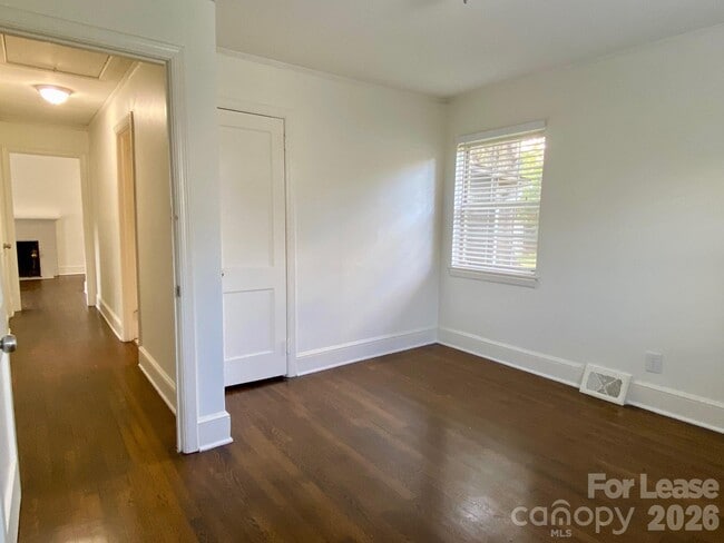 Building Photo - 1417 Cortland Rd W