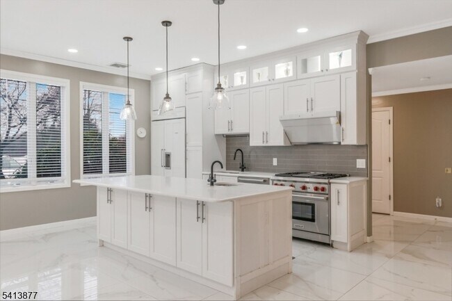 Building Photo - 10 N Rd