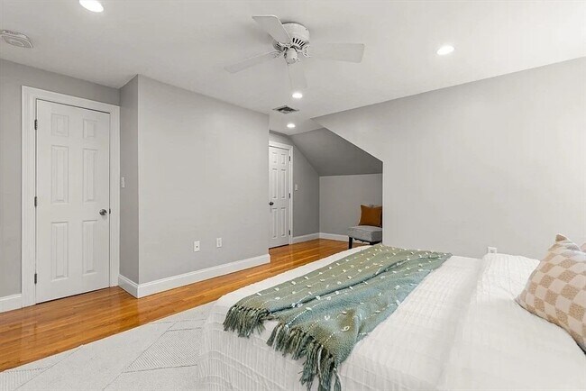 Building Photo - 334 Mystic St