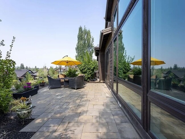 Building Photo - Spacious Tetherow Home with Community Amenities