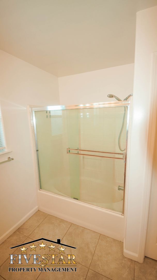 Building Photo - 5311 Sunbird Ct