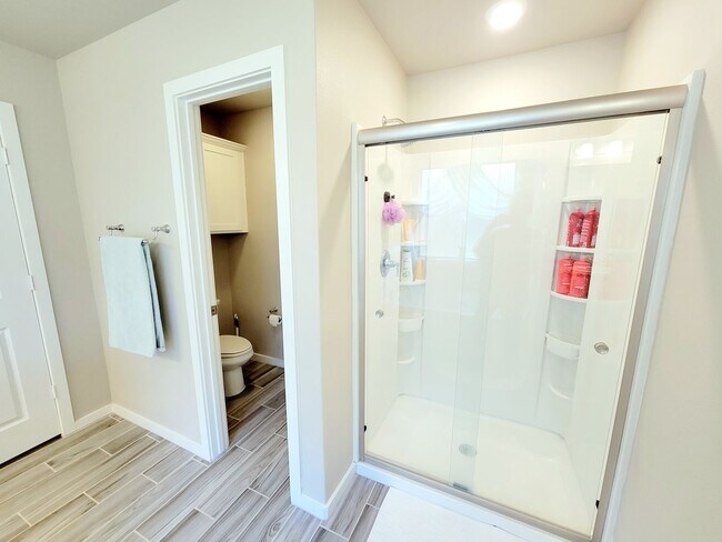 Building Photo - FULLY FURNISHED! Stunning 3/2/2