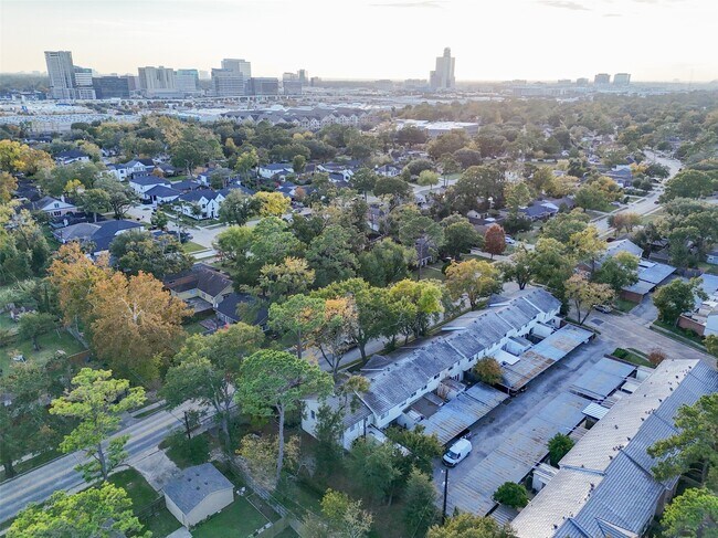 Building Photo - 9654 Westview Dr