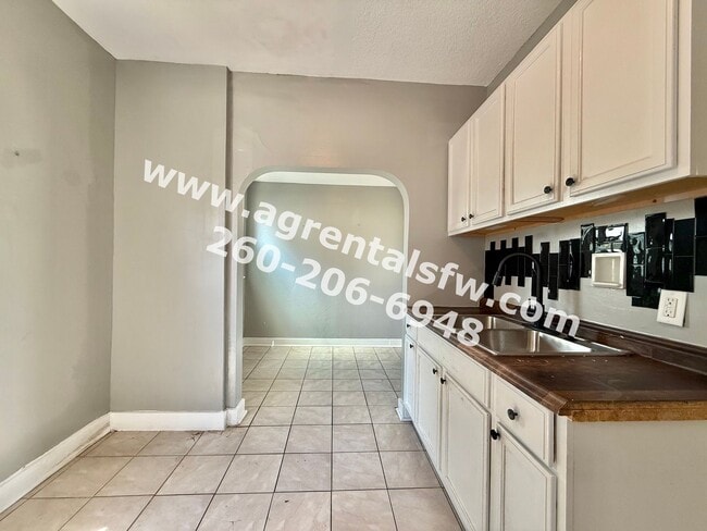 Building Photo - 3 Bedroom House
