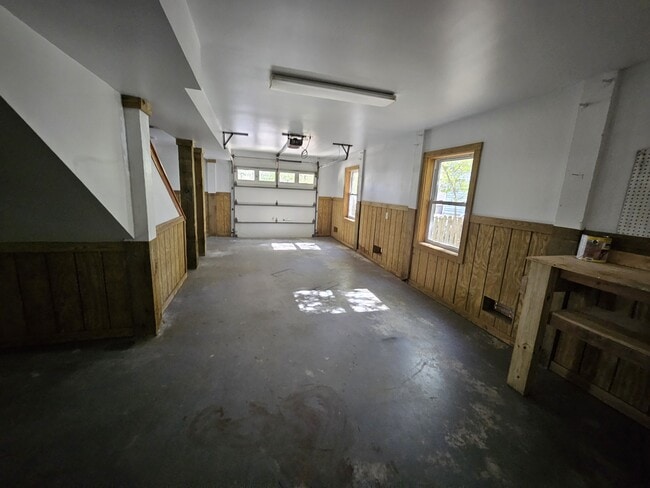 Building Photo - 237 Sir Richard E