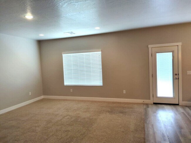 Building Photo - Single Level 3 Bedroom Home in St. George