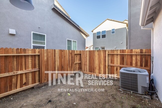 Building Photo - 220 Cinema St