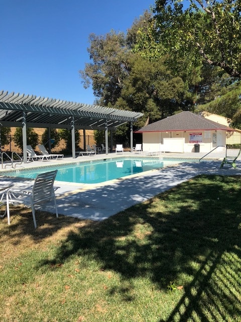 Building Photo - 1180 Spring Valley Common