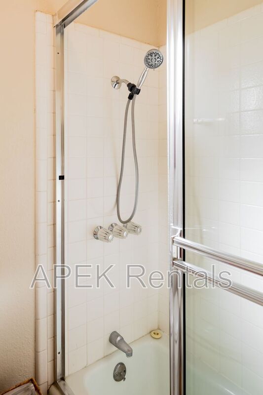 Building Photo - 477 E Vía Colusa