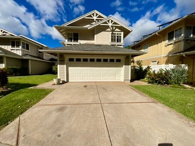 Building Photo - 4 bedroom, 2.5 bath, Mountain and Ocean Ba...