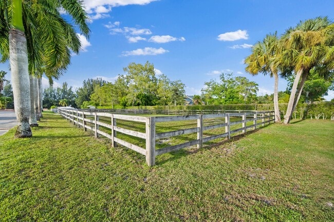 Building Photo - 11861 Hawk Hollow