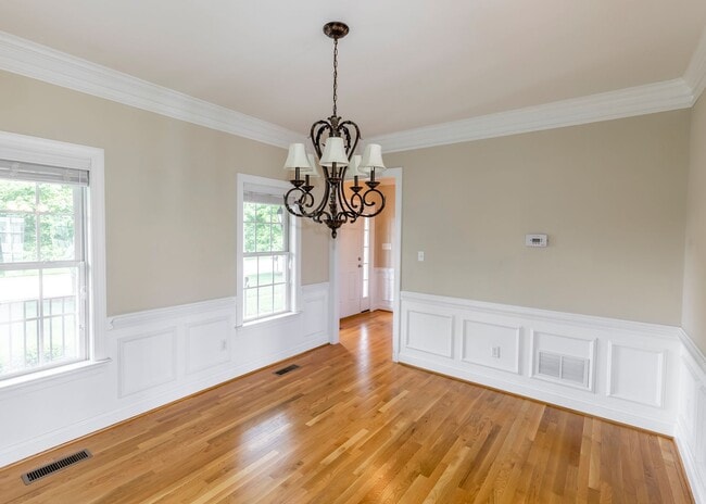 Building Photo - Huge house with vaulted ceilings and fenced in rear yard