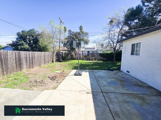 Building Photo - 7625 Lytle St