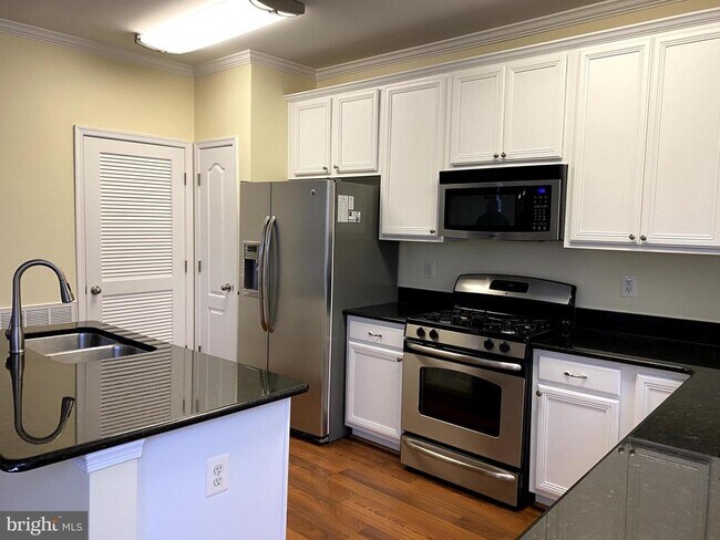 Building Photo - 5074 Donovan Dr
