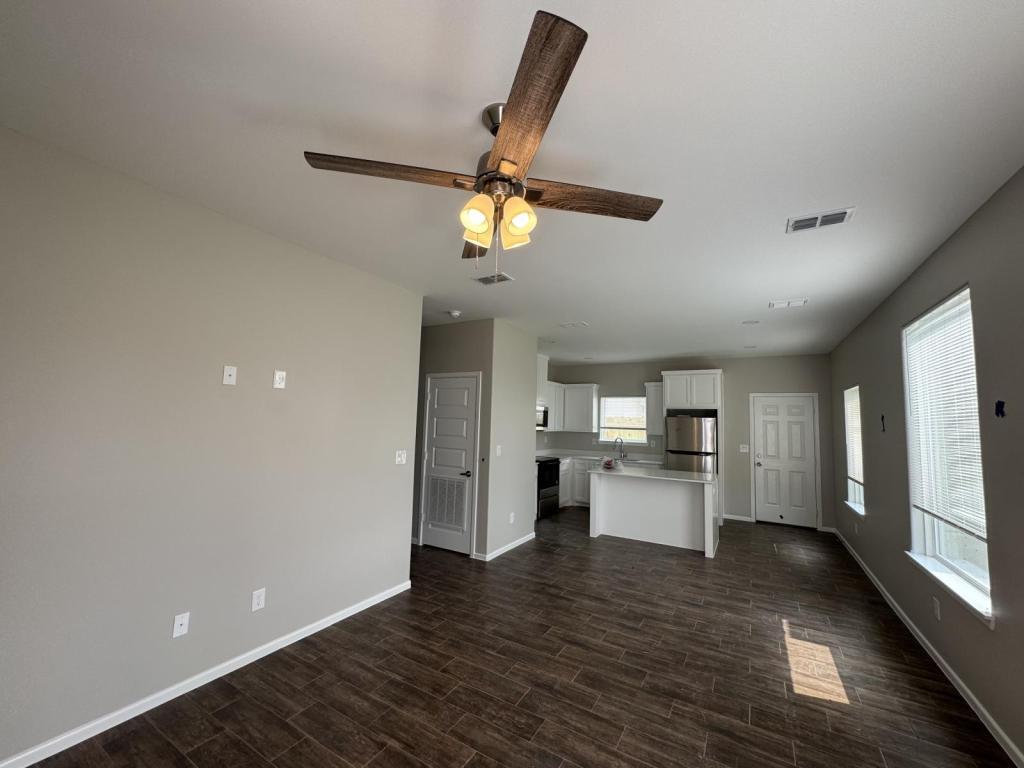 Building Photo - 1312 W Sucre Dr