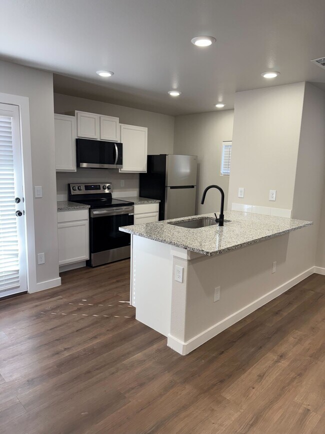 Building Photo - 10307 Creek St