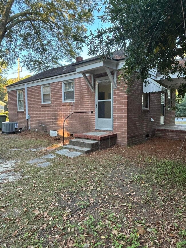 Building Photo - 901 Miller Rd